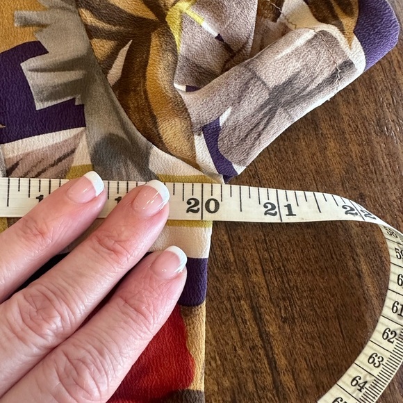 JH Collectibles | 80’s 100% Silk Hawaiian Print Blouse & Skirt Set - Picture 8 of 13